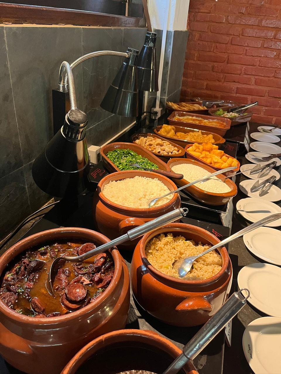 Feijoada no bufê