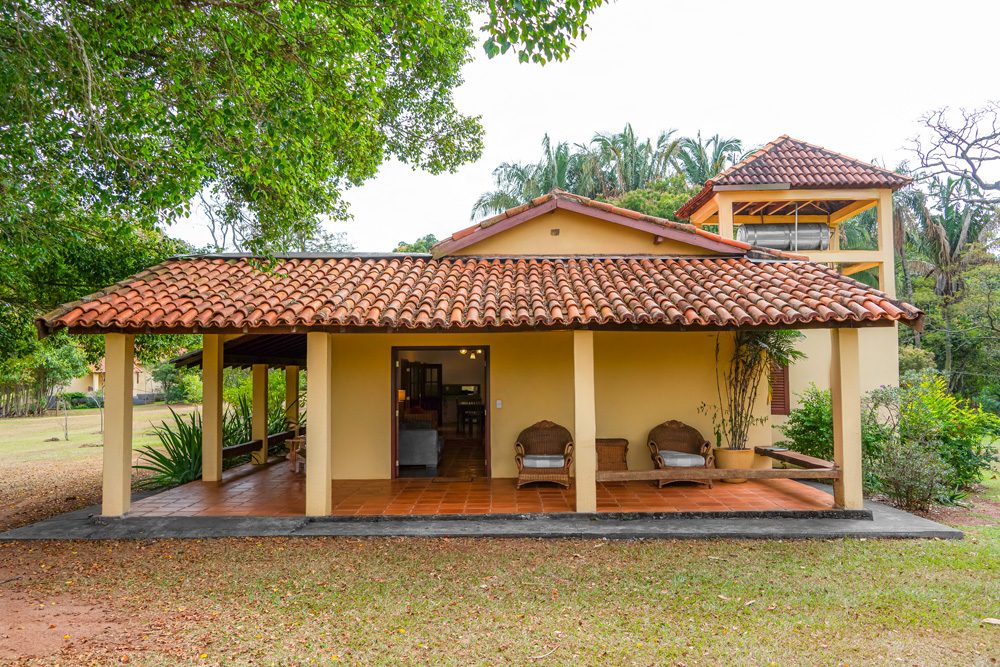 Varanda e fachada do Chalé 7