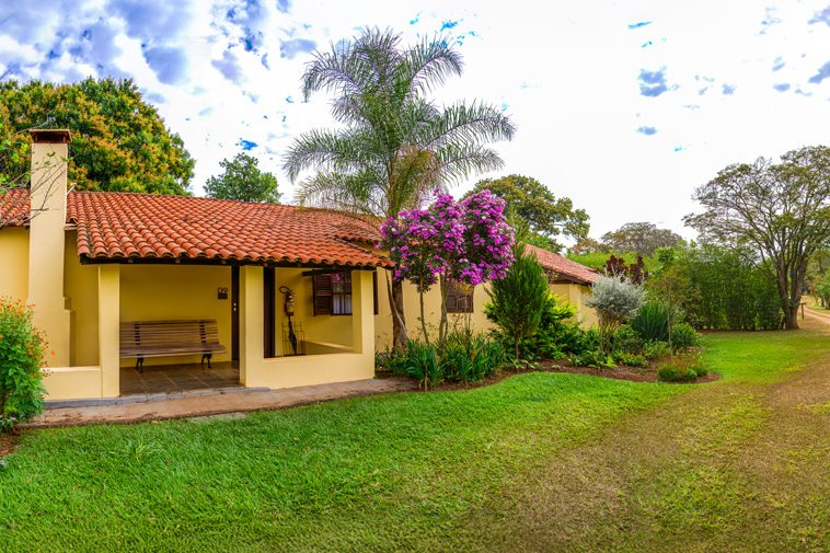 Chalé 9 com jardim florido