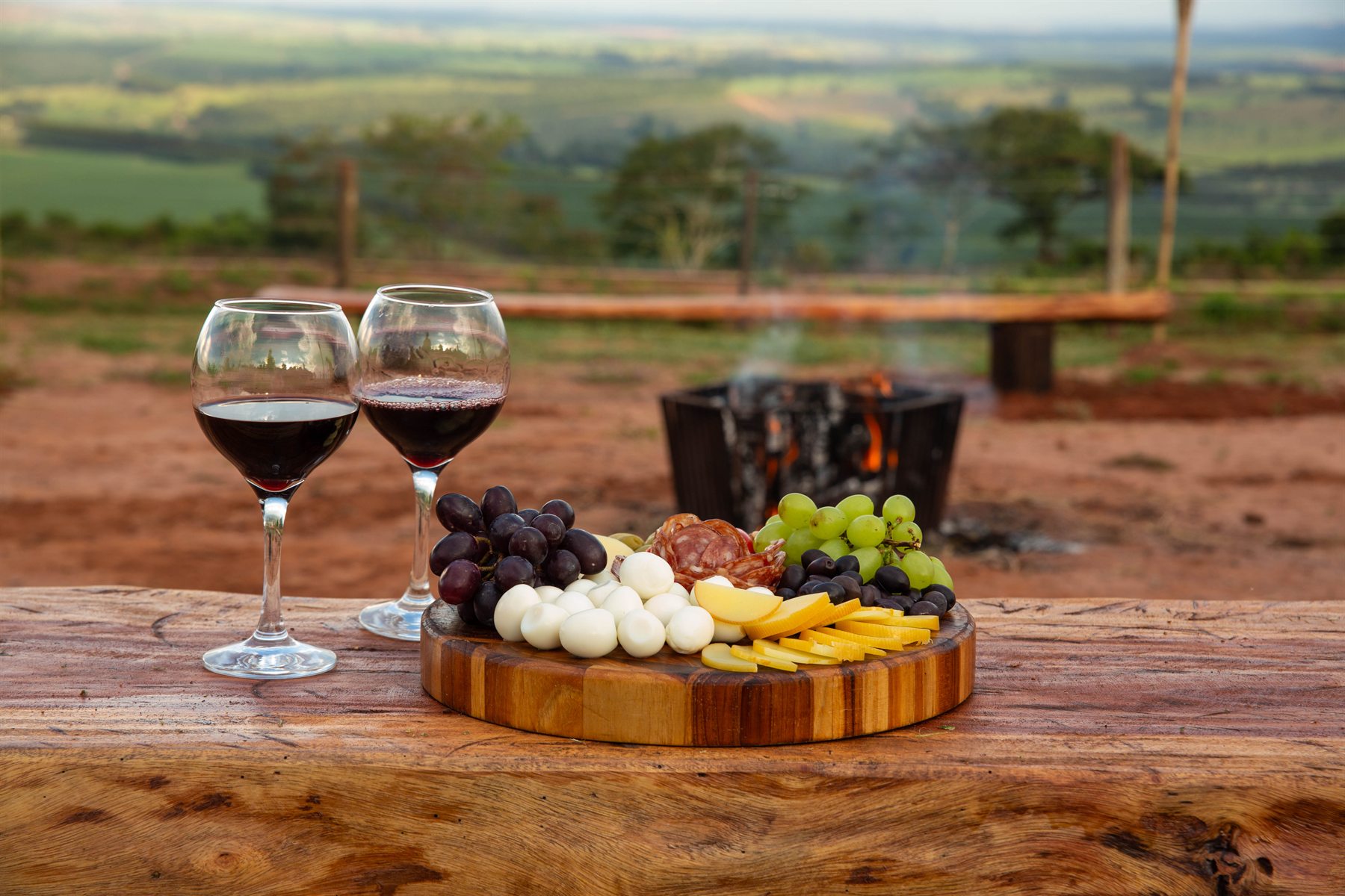 Vinho e fogueira no Mirante da Lua Cheia
