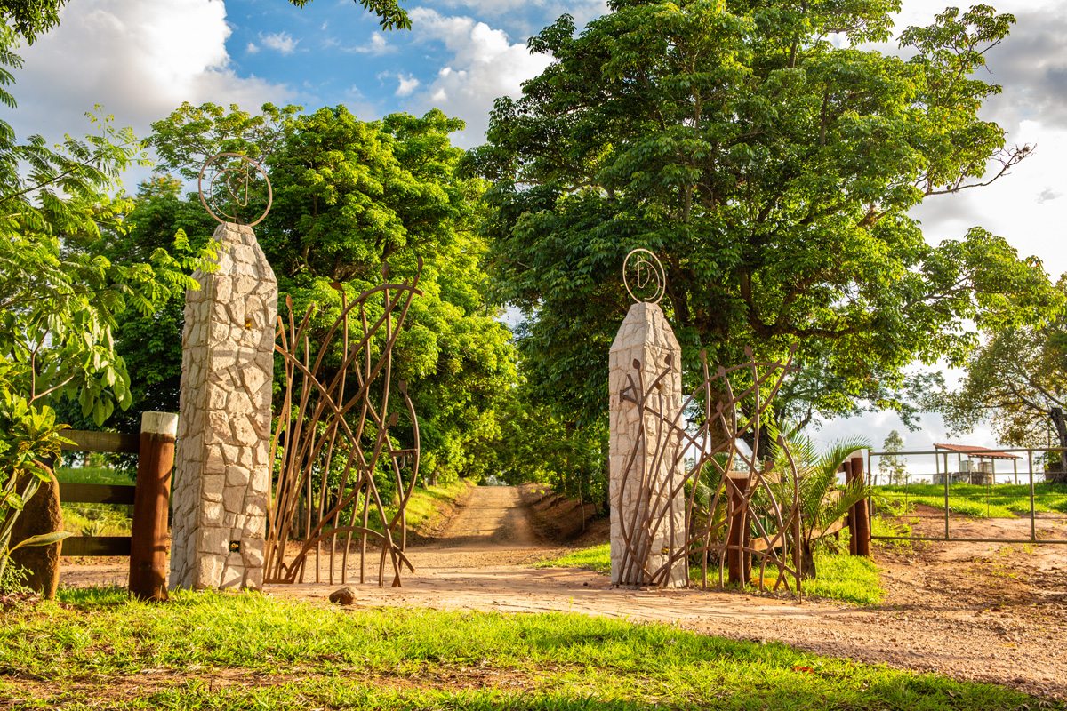 Porteira de entrada da Fazenda Bela Vista