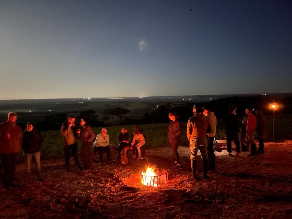Fogueira na noite de lua cheia